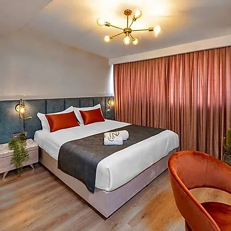 Nika & Cafe Hotel