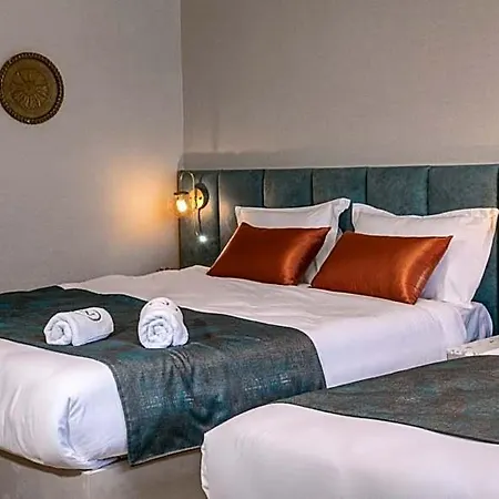 Nika & Cafe Hotel 2*