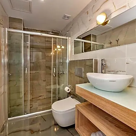 Nika & Cafe Hotel 2*