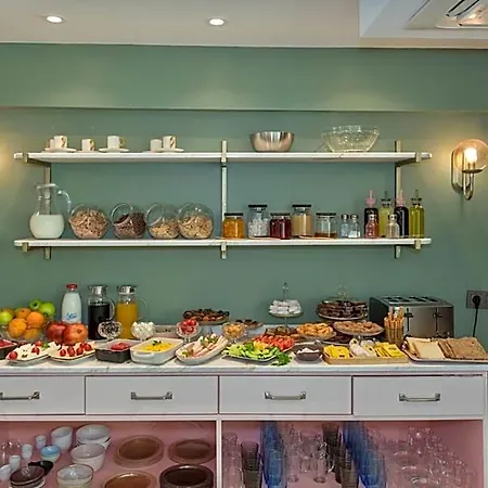 Nika & Cafe 2*