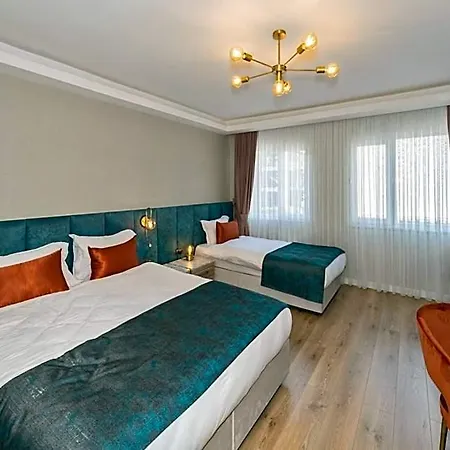 Nika & Cafe Hotel