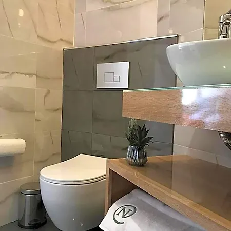 Nika & Cafe Hotel