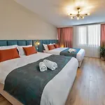 Nika & Cafe Hotel