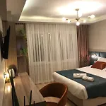 Hotel Nika & Cafe 2*