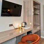 Nika & Cafe Hotel