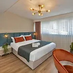 Hotel Nika & Cafe